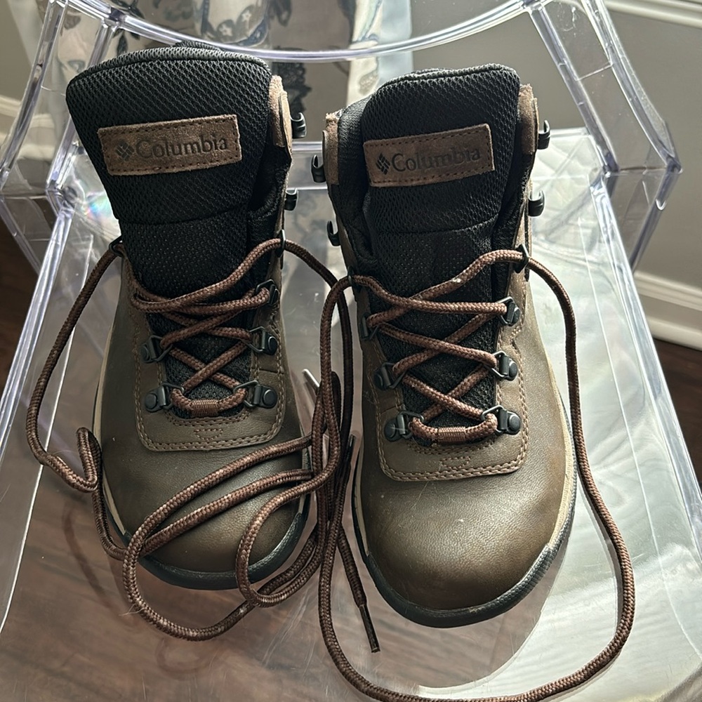 Columbia Hiking Boots- Only worn Once!